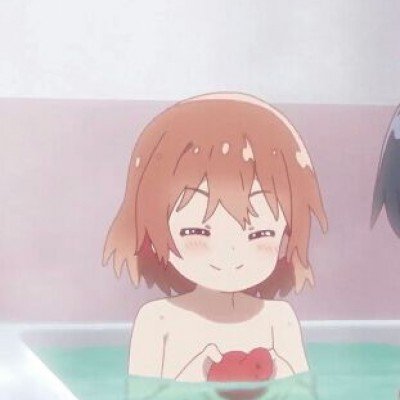 老人烧杨絮险些点着全村